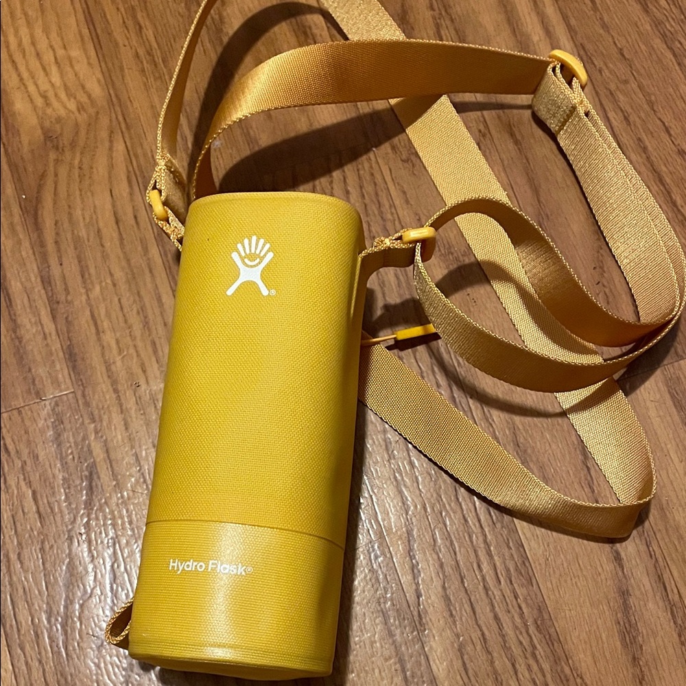 Hydro Flask bottle and Carrier Bundle - Picture 2 of 6